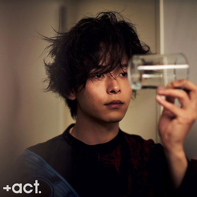 中村倫也の未公開カット公開「本当に全身色気男ですね」「こんなお宝がまだ残っていたなんて!!」