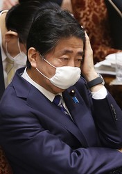 大摩邇（おおまに） : 麻生氏　首相に「二階・菅氏の更迭、9月総選挙」を進言か