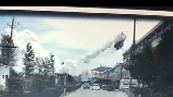 中国でタンクローリー大爆発　周辺住民ら死傷者多数