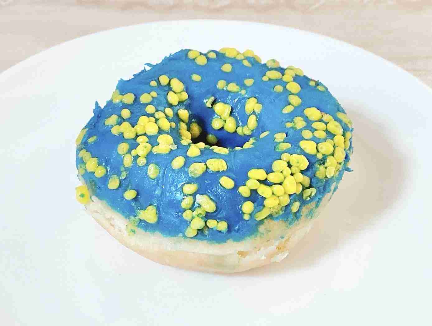 これ、食べ物の色か…？SNSをざわつかせてるIKEAの“青いドーナツ“がヤバい