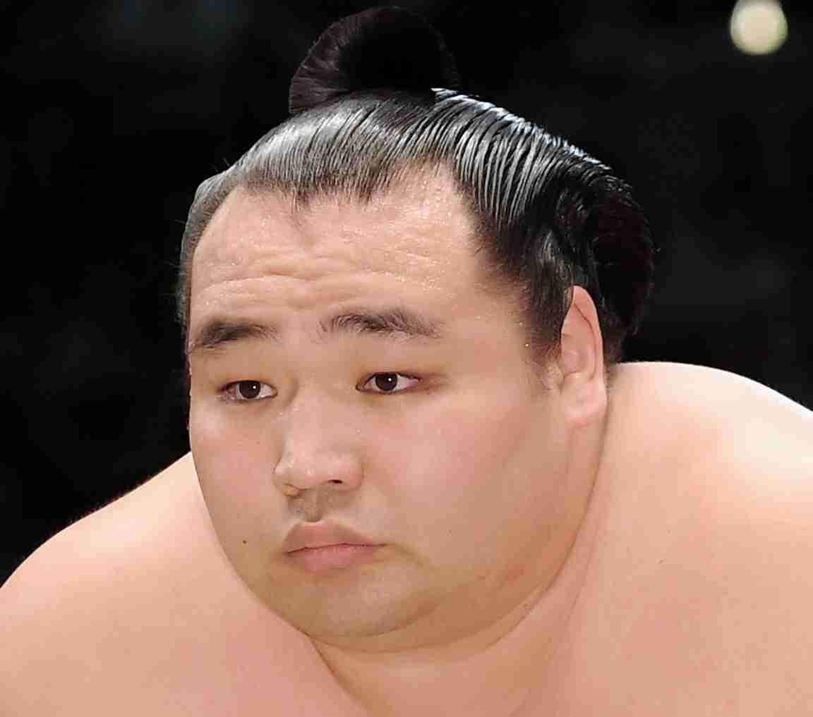 横綱・鶴竜が16度目の休場　右肘靱帯損傷で全治２週間　初日は遠藤に金星配給（デイリースポーツ） - Yahoo!ニュース