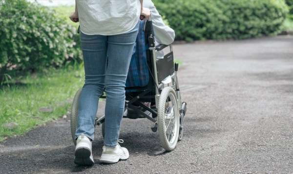 セクハラを禁じられた要介護者が寝たきりに。事態を知った職員は… | BUZZmag