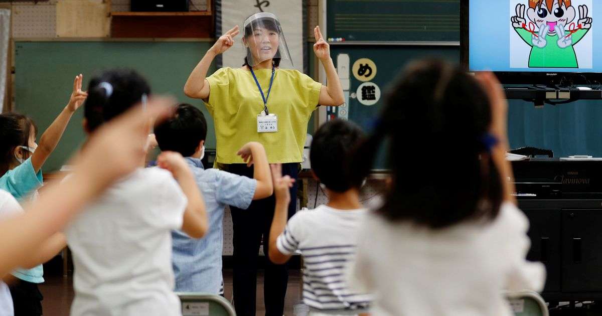 「無言の給食中に手話学習」めぐり論争に。ろう者の女性は「賛成だけど、美談の消費には複雑な思いも…」 | ハフポスト