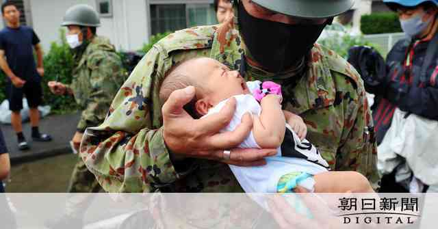 赤ちゃんら救命ボートで救助　冠水の福岡県大牟田市：朝日新聞デジタル