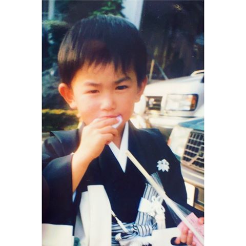 町田啓太、30歳誕生日に幼少期ショット公開 「既にイケメン」「ずーっと大好き」の声 | ABEMA TIMES