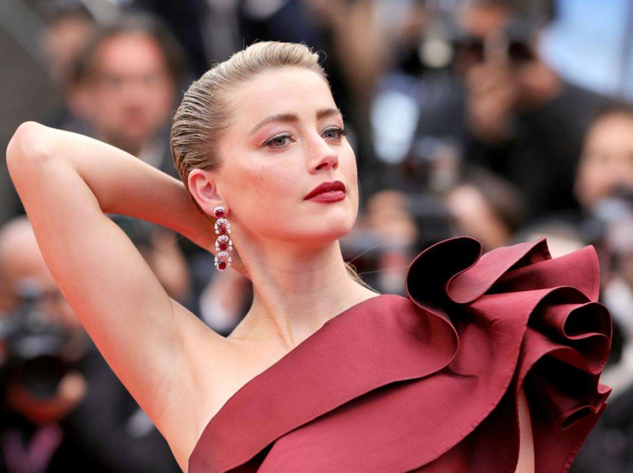 アンバー・ハード、元助手がレイプ被害に遭った時の話を「パクった疑惑」が浮上 - フロントロウ -海外セレブ情報を発信