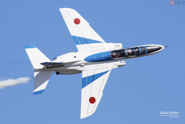 ブルーインパルスも機数が減った！ そろそろ考えようか空自T-4練習機の「後継」 | 乗りものニュース
