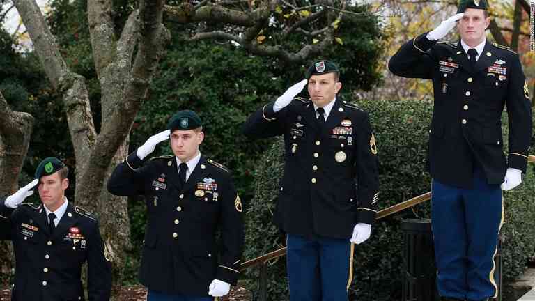 CNN.co.jp : 女性兵士、米陸軍特殊部隊「グリーンベレー」に加入へ　史上初