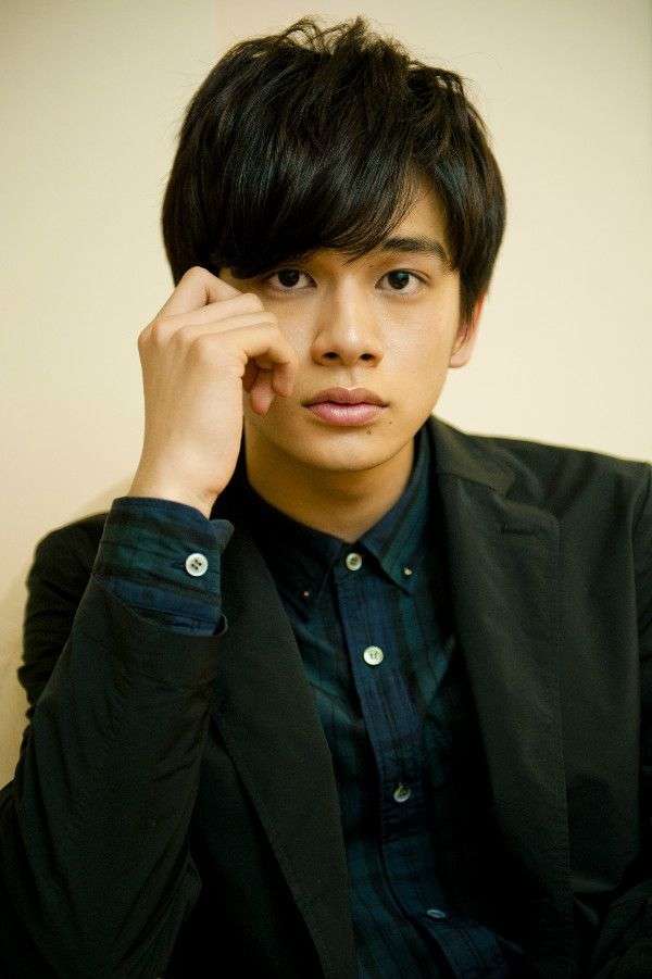 “キミスイ”で大ブレイク中の北村匠海、年上美人DJ宅“通い愛”をスクープ撮