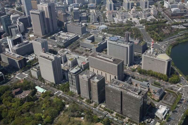 「女性登用30％」先送り　安倍政権の看板政策つまずき