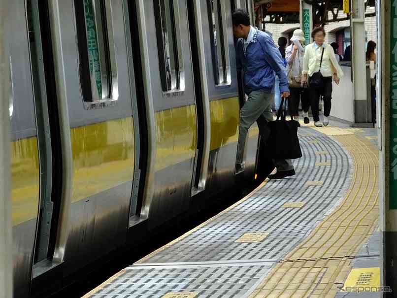 隙間33センチ、転落相次ぐ「都内で最も危険なホーム」解消へ　JR飯田橋駅