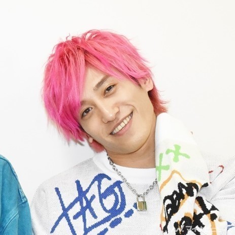 美容院で「EXIT兼近みたいにしてください」と注文したら…… ジョイマン高木晋哉さんの華麗なる変身が話題に
