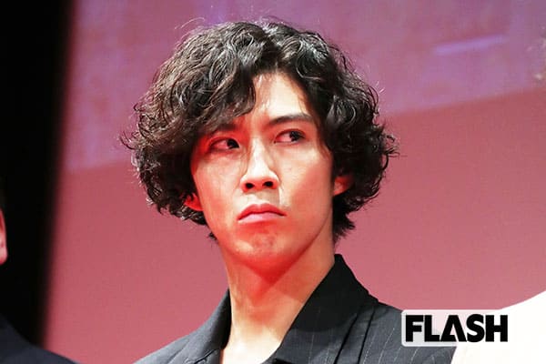 賀来賢人「俺史上最大のピンチ」はダイビングで九死に一生 | Smart FLASH[光文社週刊誌]