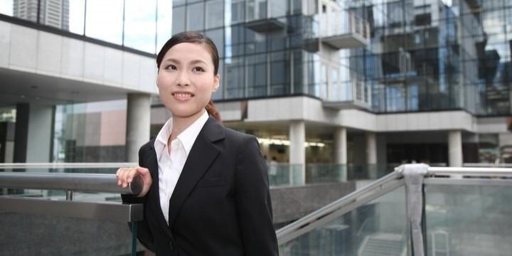 政府の「女子大生限定」インターン、男子学生に対する「差別」ではないのか？ - 弁護士ドットコム