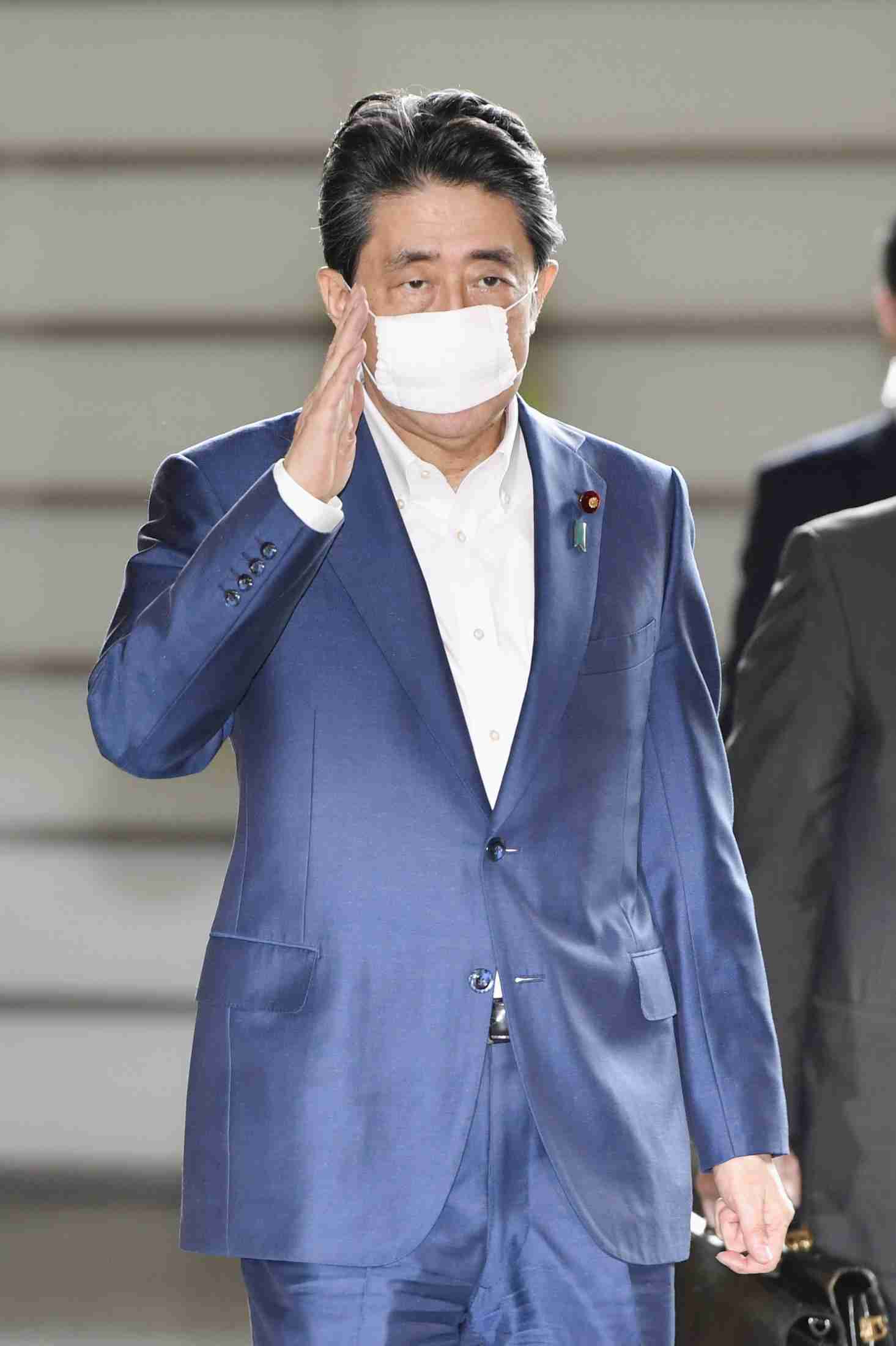 安倍首相、半分夏休みモードに　別荘静養はコロナ次第（共同通信） - Yahoo!ニュース