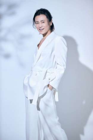 氷川きよし「写真集」4位 全459カットで“Kii”の魅力凝縮 表紙別カットを初公開