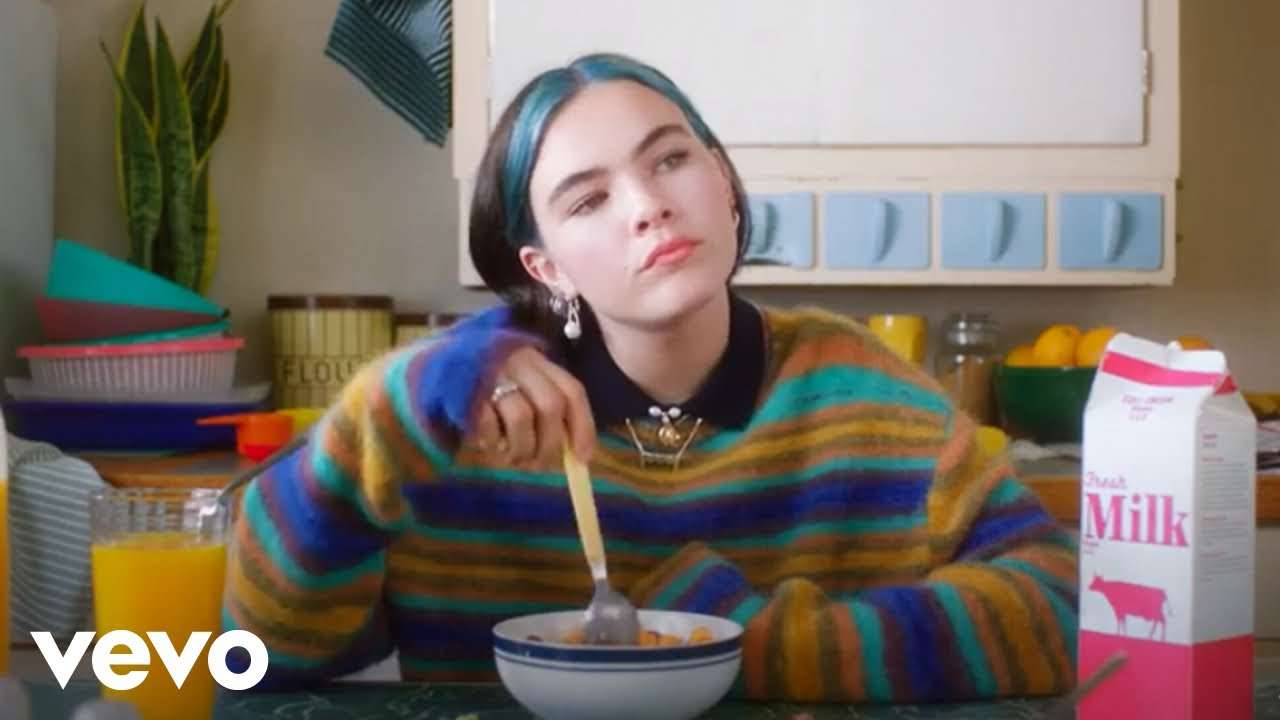 BENEE - Supalonely ft. Gus Dapperton - YouTube