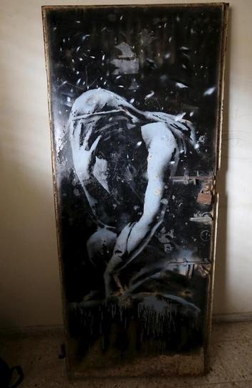   ガザ地区の男性、バンクシー作品と知らず壊れたドア2万円で売却| Article [AMP]| Reuters