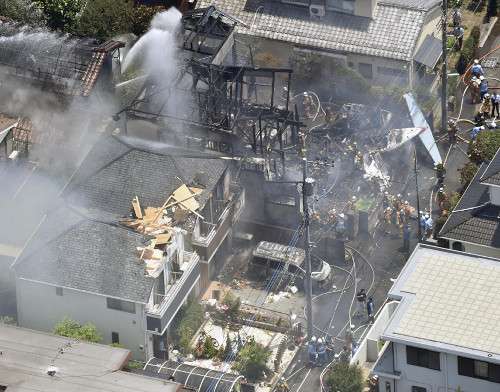 無許可運航か、社長ら書類送検…調布小型機墜落