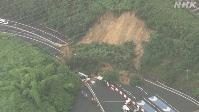 京都縦貫道 IC近くで土砂崩れ 車3台流され2人けが | NHKニュース