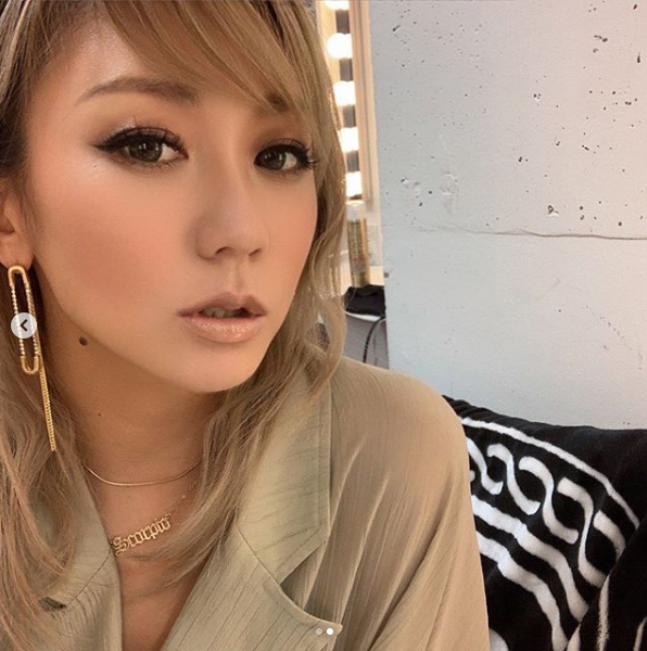 可愛すぎ 倖田來未 ツヤリップ際立つ自撮り顔アップ写真にファン反響 ガールズちゃんねる Girls Channel