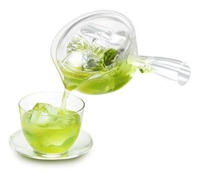 家で茶葉から入れたお茶を飲んでる人！