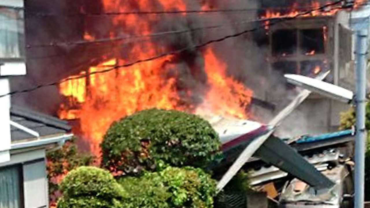 小型機が住宅地に墜落 ３人死亡（産経ニュース）