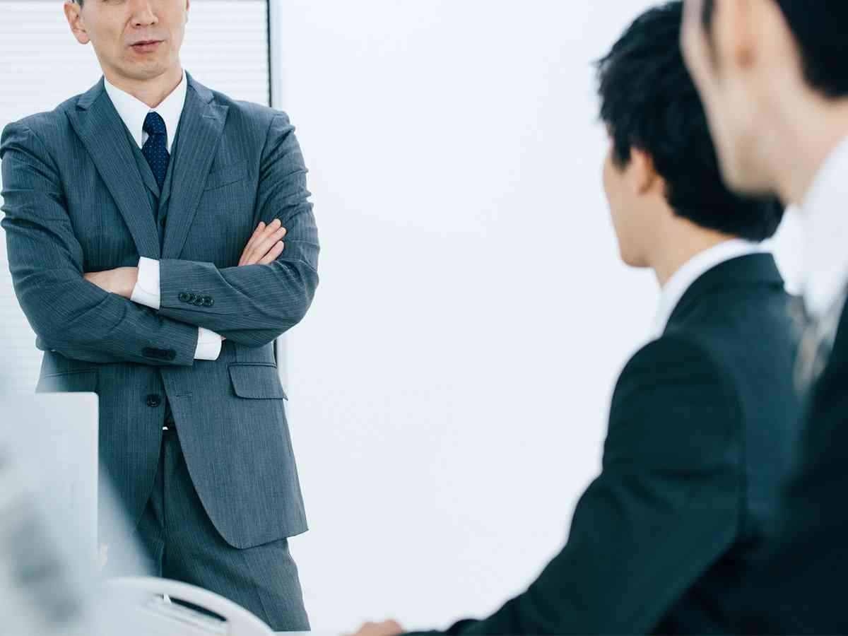 「みんなすまない…」　娘の発熱で早退する上司の『発言』に、３９万人が爆笑！  –  grape [グレイプ]