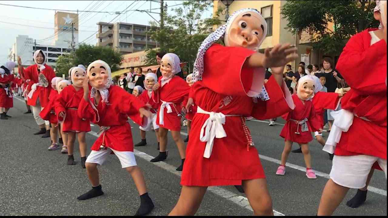 麻生太郎が大規模な政治家パーティを開催してしまい批判殺到