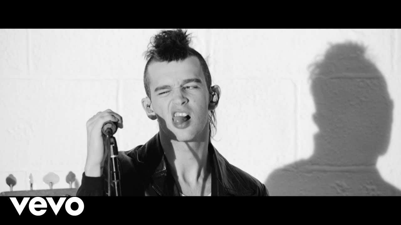 The 1975 - If You’re Too Shy (Let Me Know) (Official Live Video) - YouTube