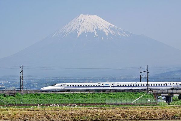 新幹線は「世界四バカ」　根強かった不要論 | 乗りものニュース
