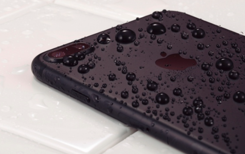これは詐欺？！水で壊れる「iPhone7」と