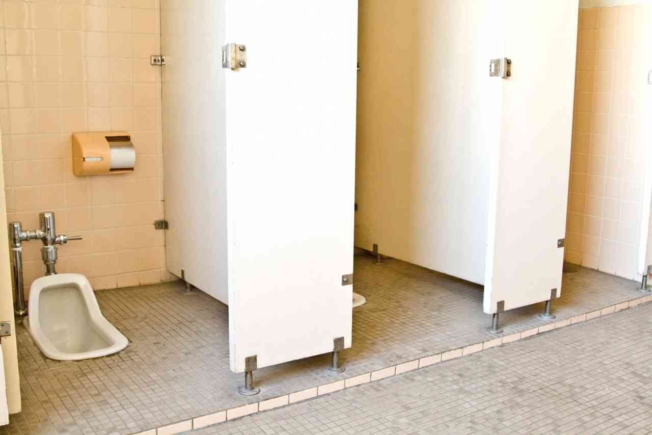 「ネット右翼に一矢を報いよう」33歳男、靖国神社のトイレに武漢を誹謗中傷する落書きをして逮捕 | ニコニコニュース