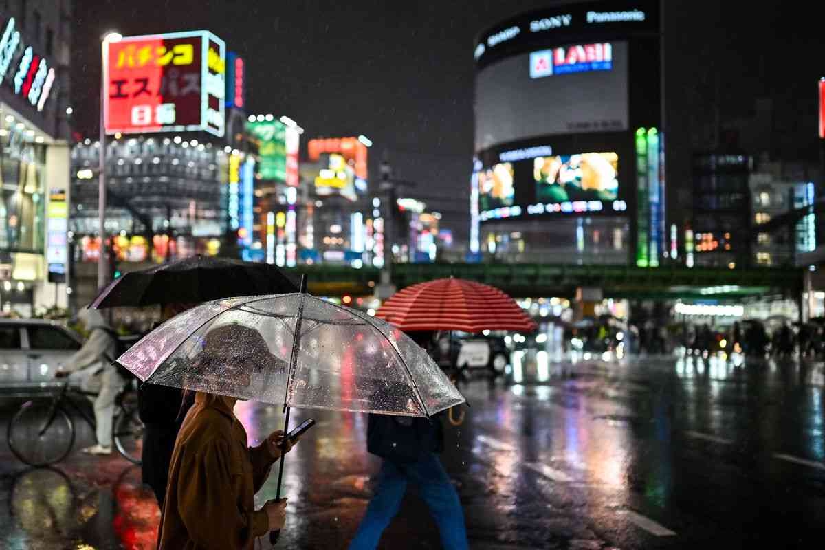「夜の街」対策強化、検査を大幅拡充－東京都感染者最多の243人 - Bloomberg