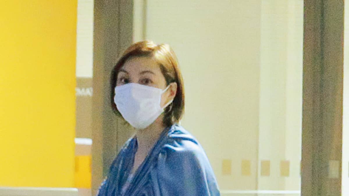 マスク姿でもオーラ！広末涼子　仕事終わりに足早デパ地下へ | FRIDAYデジタル