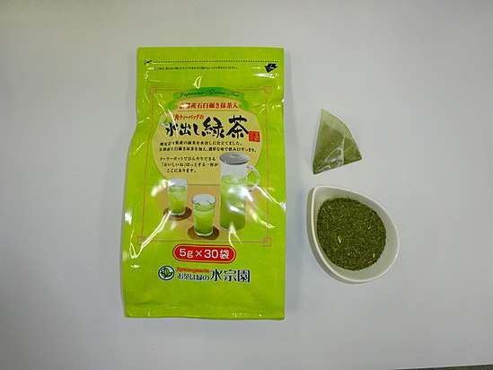 家で茶葉から入れたお茶を飲んでる人！