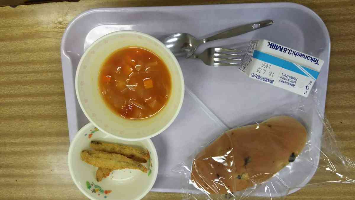 「くろパン1こ　ぎゅうにゅう1本　スライスチーズ1枚」コロナで夏休み補充授業、「簡易給食」あまりに質素　不満の声受け再検討へ
