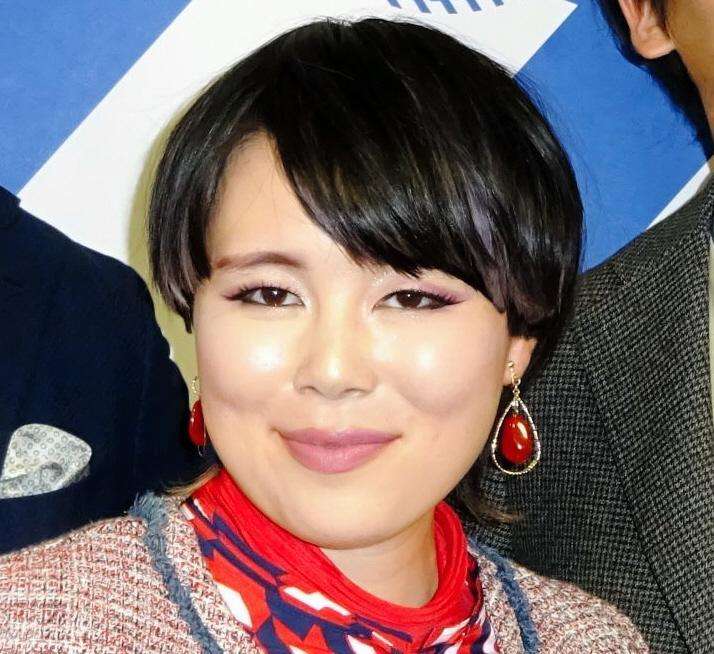 元ブルゾンちえみ藤原史織　人気ブランドのドレス姿投稿、フォロワー「素敵！」