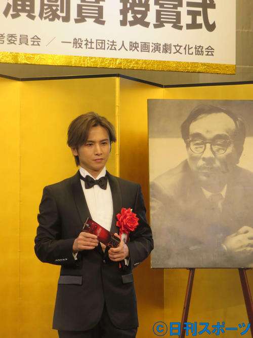 堂本光一「背筋が伸びる思いです」演劇大賞を受賞 - ジャニーズ : 日刊スポーツ