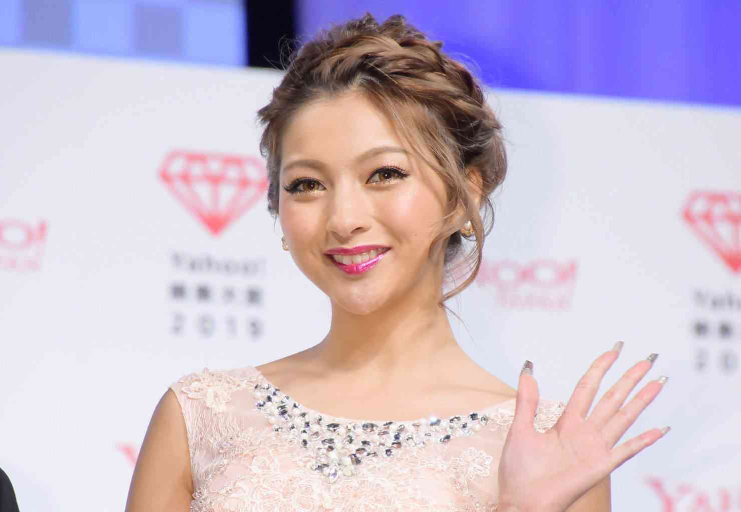 ゆきぽよ「綺麗め大人ギャル」姿に「めっちゃ綺麗」の声　それでも「今日から体型管理ちゃんとします」