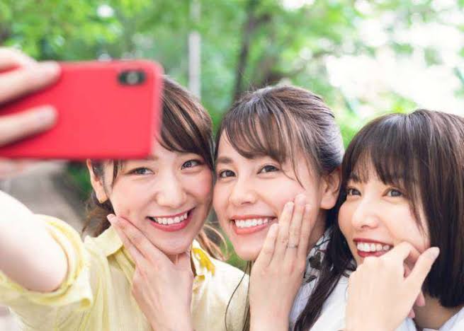 学生時代の同級生と会っていますか?