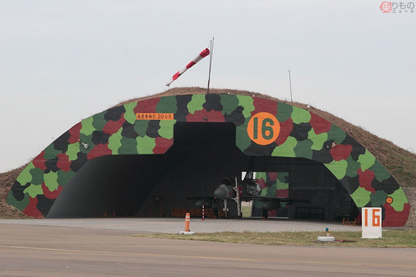 「空自15分全滅説」の根拠 航空基地に「掩体」なぜ必要？ 現代戦の定石から機を守れ！ | 乗りものニュース