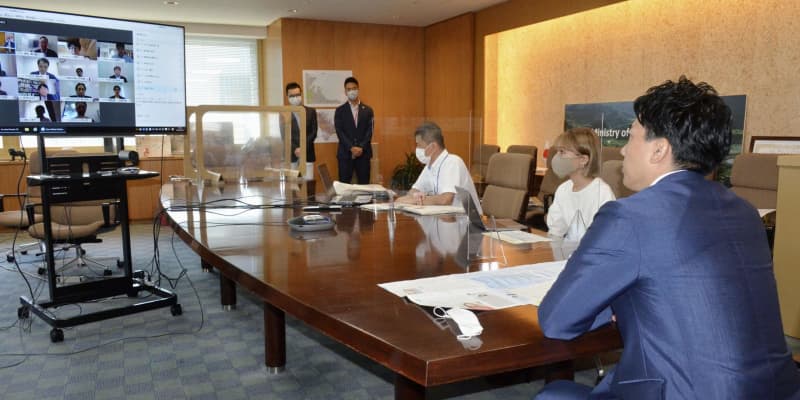 環境相、服の大量廃棄見直しを　関連企業と意見交換 ｜ 共同通信