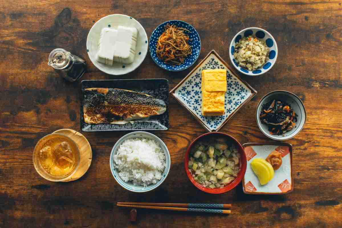 コンビニ飯を100均食器に盛り付けたら...　まさかの完成度に「もはや高級旅館の朝食です」