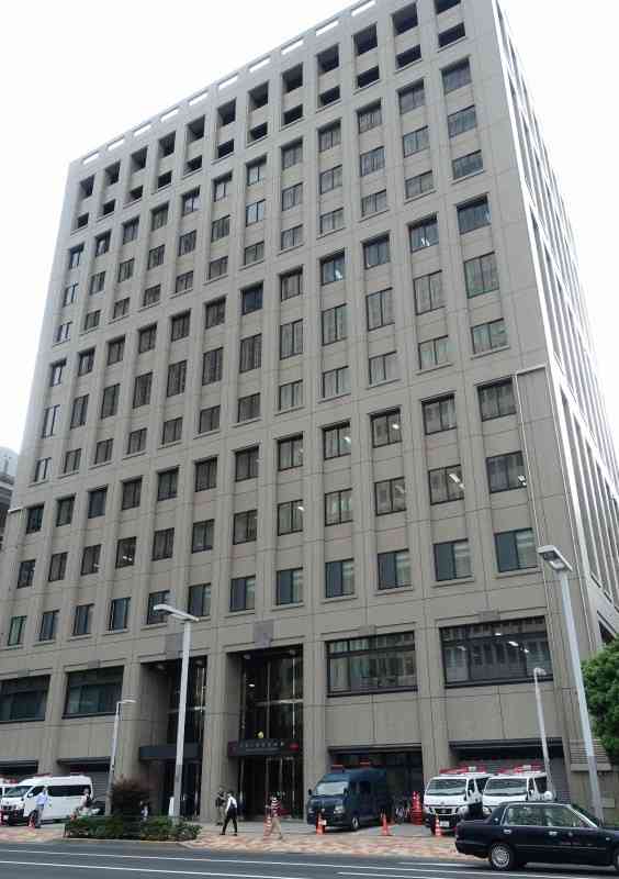 1本20万円超の水を勝手に注文、支払い巡り女性を脅した容疑でホスト逮捕（毎日新聞） - Yahoo!ニュース