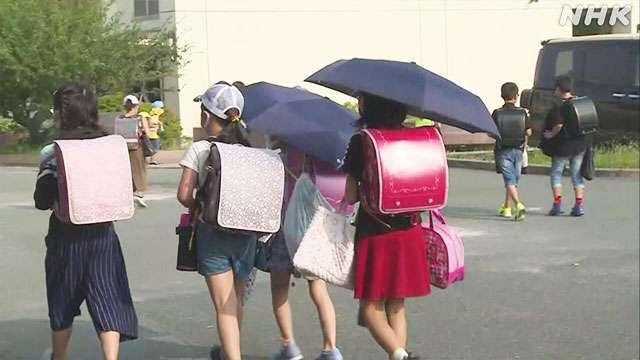 登下校中の日傘禁止がSNSで議論に「学校に禁止する権限なんてない」「手がふさがって危ないのは雨傘も同じ」などの声