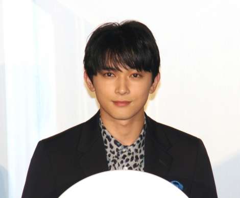 吉沢亮、田舎ロケ続き感謝　苦手なバッタ克服「こいつに対して強く出れる」 | ORICON NEWS