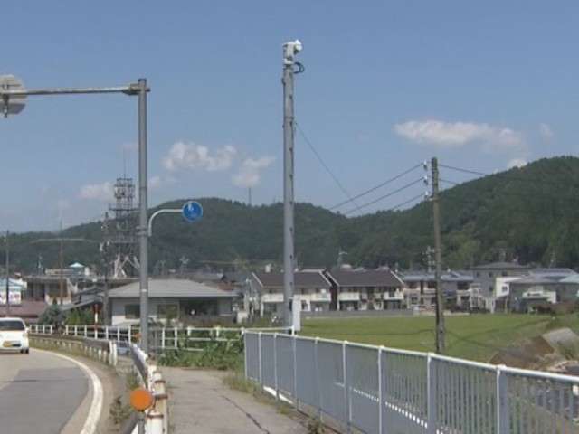 突然鉄塔によじ登って転落し重体…トラックと正面衝突した軽乗用車の男性 警察に事故の状況説明中（東海テレビ） - Yahoo!ニュース