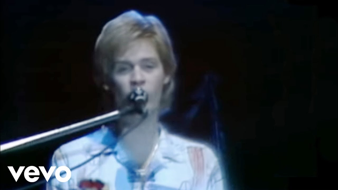 Daryl Hall & John Oates - Kiss On My List (Official Video) - YouTube