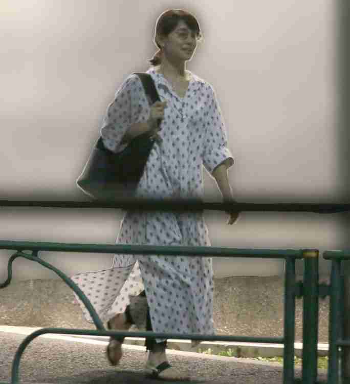 石田ゆり子　年下デザイナーと中華料理店で“お見合い”撮